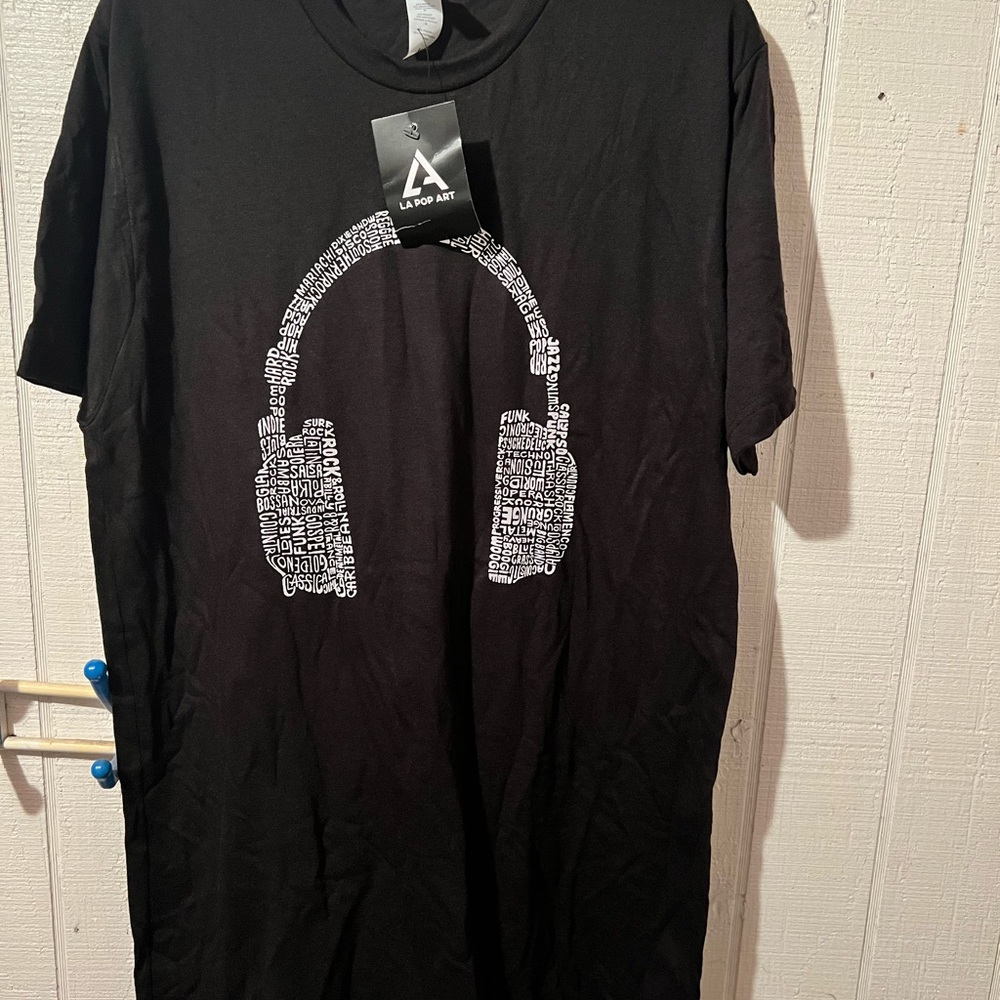 NWT 🎧LA POP ART men’s T-shirt Medium